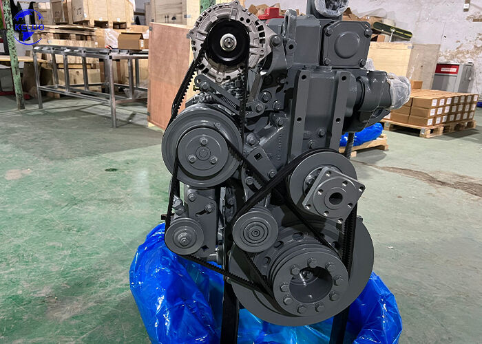 Chłodzony wodą, 4-suwowy silnik wysokoprężny Deutz BF4M1013EC/FC (seria 1013) do zastosowań w budownictwie, agregatach prądotwórczych i przemyśle morskim.