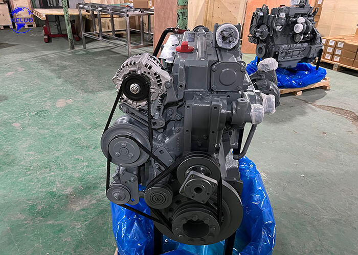 Chłodzony wodą, 4-suwowy silnik wysokoprężny Deutz BF4M1013EC/FC (seria 1013) do zastosowań w budownictwie, agregatach prądotwórczych i przemyśle morskim.