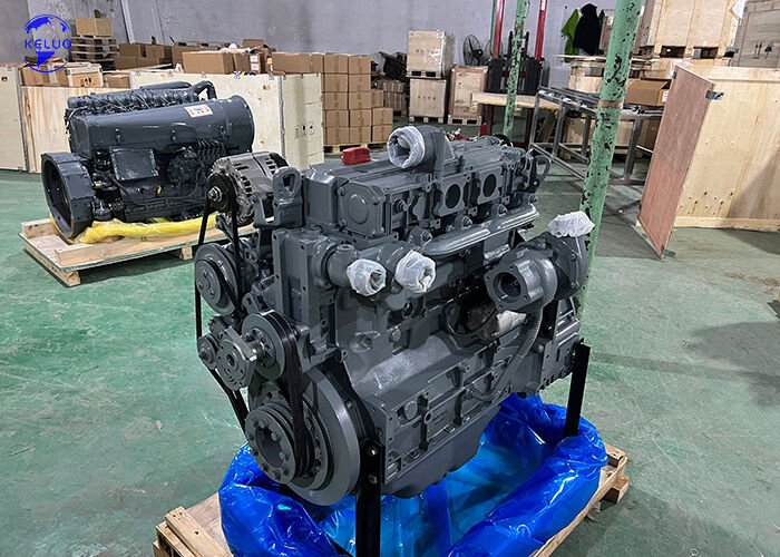Chłodzony wodą, 4-suwowy silnik wysokoprężny Deutz BF4M1013EC/FC (seria 1013) do zastosowań w budownictwie, agregatach prądotwórczych i przemyśle morskim.